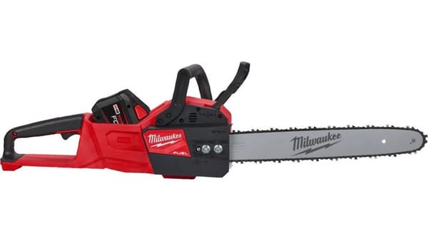 Milwaukee M18 FUEL FCHS-0 (2025) im Test: Leistungsstarker Hochentaster für professionelle Baumpflege?